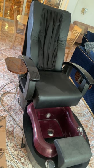 Chaise de p&eacute;dicure &agrave; vendre - 2 mod&egrave;les disponibles