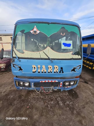 Bus Coaster 25 places en bon &eacute;tat, gasoil, bo&icirc;te manuelle