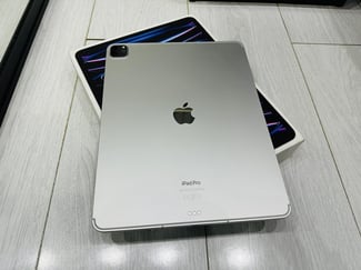 iPad Pro 12.9 Liquid Retina XDR - M2, Apple Pencil, Magic Keyboard