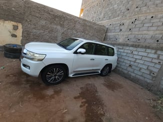 Toyota Land Cruiser V8 2017, 9 places, boîte auto, état impeccable