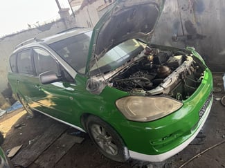 Toyota Versa 2017, 7 places, familiale