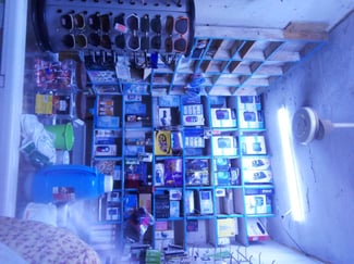 Kiosque &eacute;lectronique &agrave; vendre pr&egrave;s de l'h&ocirc;pital italien