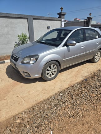 KIA Pride 2011, bo&icirc;te Automatique, essence, tr&egrave;s bon &eacute;tat