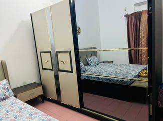 Armoire et commode avec miroir pour chambre &agrave; coucher