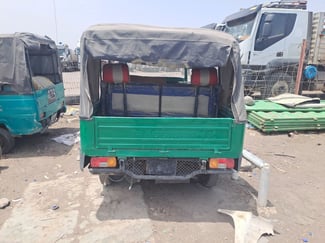 Tricycle Bajaj Piaggio, Moteurs Neufs, N&eacute;gociable