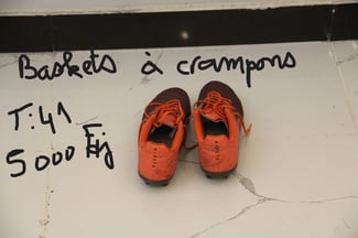 Chaussures de sport &agrave; crampons, taille 40