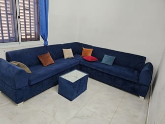 Salon quasi neuf avec rideaux &agrave; vendre