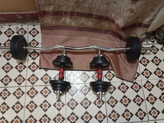 Halt&egrave;res de musculation 30kg, quasi-neuves