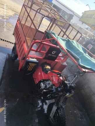 Moto Bajaj en excellent &eacute;tat, prix n&eacute;gociable