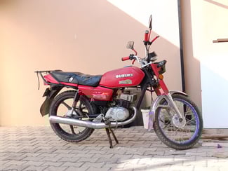 Moto Suzuki en bon &eacute;tat
