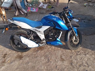 TVS 160 Apache, d&eacute;co styl&eacute;e, faible kilom&eacute;trage