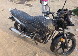 Moto TVS en bon &eacute;tat, 1 an d'utilisation