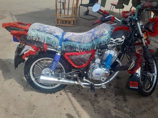 Moto Zezal d&eacute;cor&eacute;e, prix n&eacute;gociable