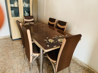 Chambre &agrave; coucher, table &agrave; manger & sallon