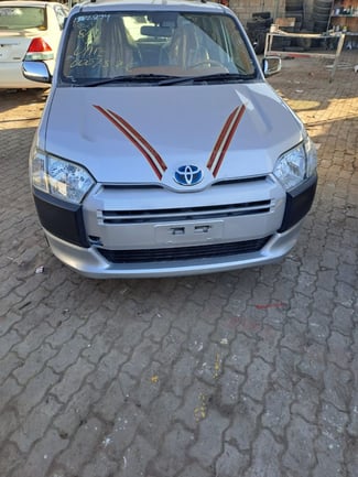 Toyota Probox 2019, hybride, bo&icirc;te automatique, bien entretenu