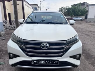 Toyota Rush 2022 Blanc, 1&egrave;re main, entretenue par MARILL