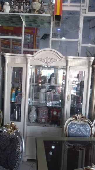 Living complet neuf, mat&eacute;riaux de qualit&eacute;, design moderne