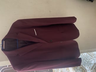 Costumes 3 pi&egrave;ces Bordeaux et Blanc, Tailles 3XL et 34, neufs et intactes