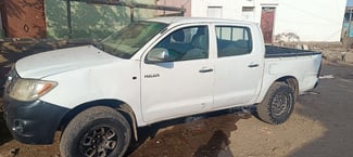 Toyota Hilux &agrave; vendre, &eacute;tat g&eacute;n&eacute;ral bon, climatisation parfaite