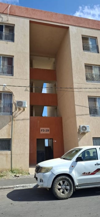 Appartement F4 non meubl&eacute; avec balcon &agrave; Cit&eacute; Daria