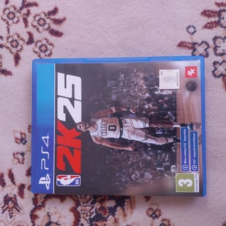 Jeu PS4 NBA2k25 en parfait état pour les fans de basket