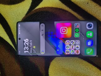 Infinix Note 40 Pro 256 Go, 8 Go RAM, &eacute;clairage RGB, chargeur sans fil et 70W