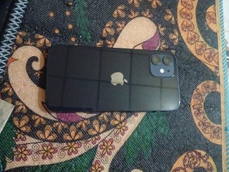 iPhone 12 en excellent état, moins de 6 mois d'utilisation