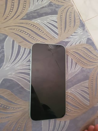 iPhone 15 Vert Pastel - Batterie 89% - Disponible