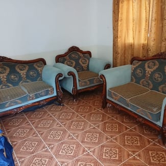 Salon en L 9 places &agrave; vendre avec son tapis.