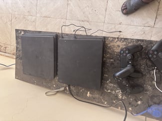 Salle de jeux compl&egrave;te avec 2 consoles PS4 et &eacute;crans 43 et 50 &agrave; vendre