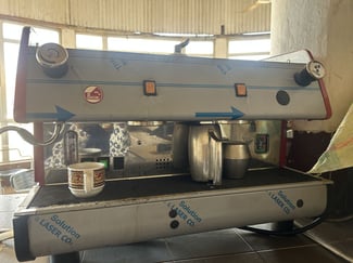 Machine &agrave; caf&eacute; italienne PAVONI, bon &eacute;tat, 1 an d'utilisation