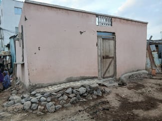 Maison 2 chambres avec &eacute;lectricit&eacute; et eau, quartier 7