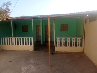 Maison F2 rénovée avec cour à PK13