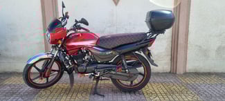 Moto Hero en excellent &eacute;tat, n&eacute;gociable