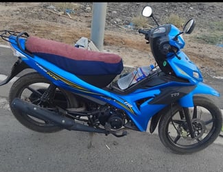 Moto semi-auto en excellent état - 6 mois d'usage