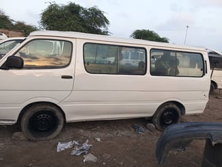 Mini-bus personnel, pr&ecirc;t pour transport employ&eacute;s.