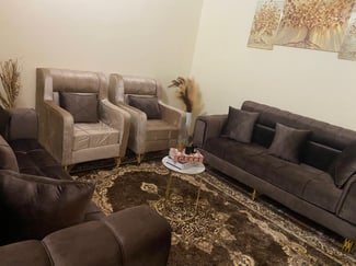 Salon &agrave; vendre en excellent &eacute;tat avec rideau et tapis