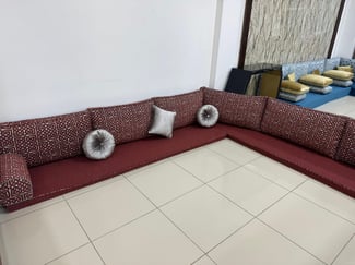 Salon marocain moderne en L &ndash; Confort et &eacute;l&eacute;gance