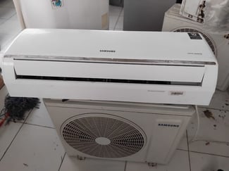 Climatiseur Samsung Inverter Split 1.5 CV, &Eacute;tat Excellent