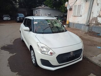 Suzuki Swift 2018, essence, en bon &eacute;tat
