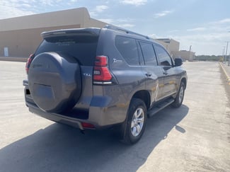 TOYOTA HILUX 2018 AUTOMATIQUE, & LANDCRUISER PRADO 2021 & HYUNDAI TUCSON 2015 6 en excellent &eacute;tat