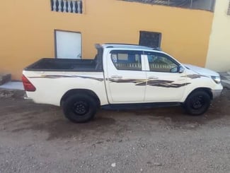 TOYOTA HILUX 2018 AUTOMATIQUE, & LANDCRUISER PRADO 2021 & HYUNDAI TUCSON 2015 6 en excellent &eacute;tat