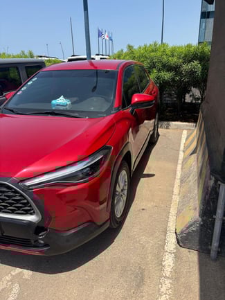 4 voitures à vendre - Toyota Corolla Cross 2023, Hyundai Santa Fe 2016, Toyota Land Cruiser Prado 2018 & Toyota Fortuner 2019