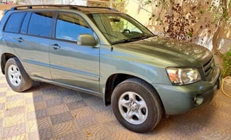 Toyota Highlander en excellent état, idéal pour les familles