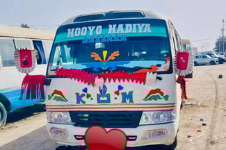 Bus Toyota Coaster 30 places, en excellent état