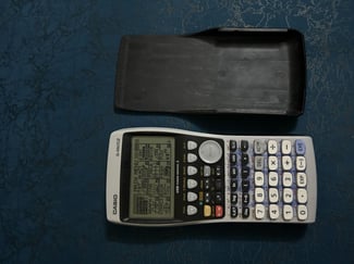 Calculatrice graphique comme neuf, 8 mois d'utilisation