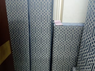 Canapé confortable en bon état, idéal pour salon ou appartement