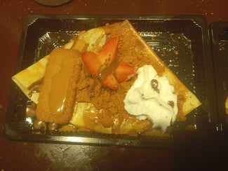 Expérience en service et cuisine, disponible comme femme de ménage