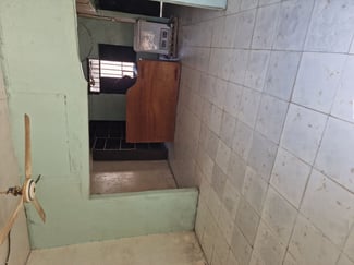 Local commercial spacieux équipé, route de Sogik, proche station Rubis