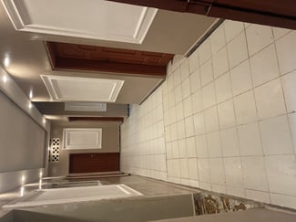 Maison meublée F6 avec groupe électrogène et pompe à eau à louer